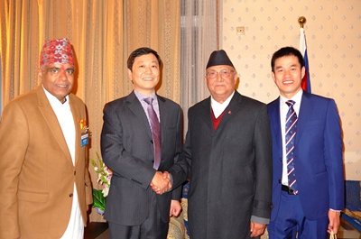尼泊爾總理奧利（左三）接見集團董事長章小華